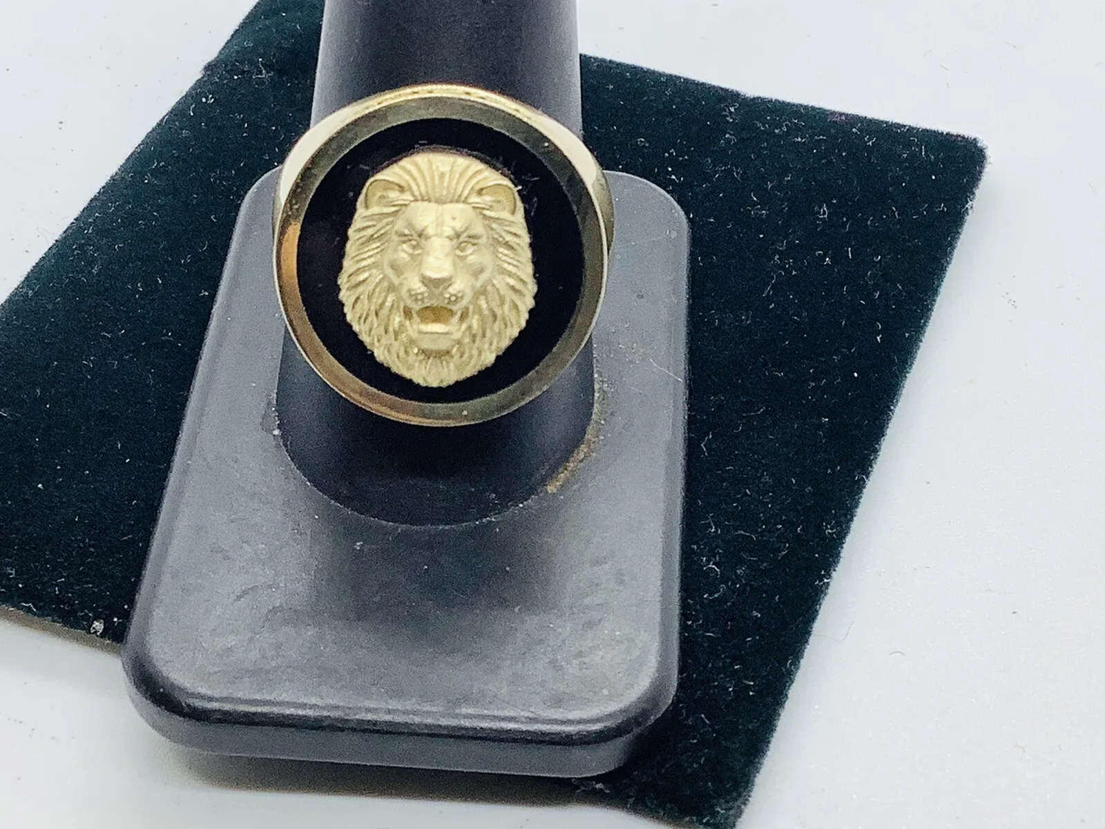 Italian gold Lion Men’s Statement gemstone ring - Image 2