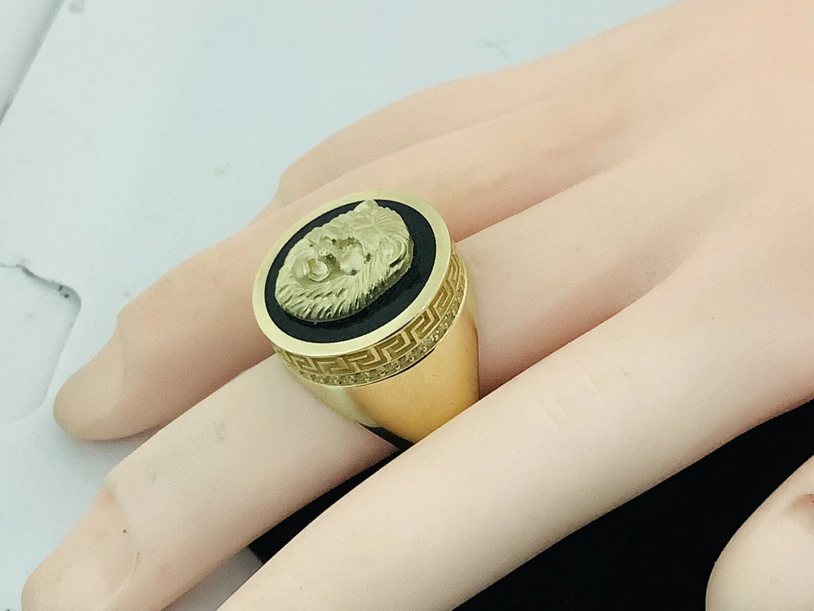 Italian gold Lion Men’s Statement gemstone ring - Image 5