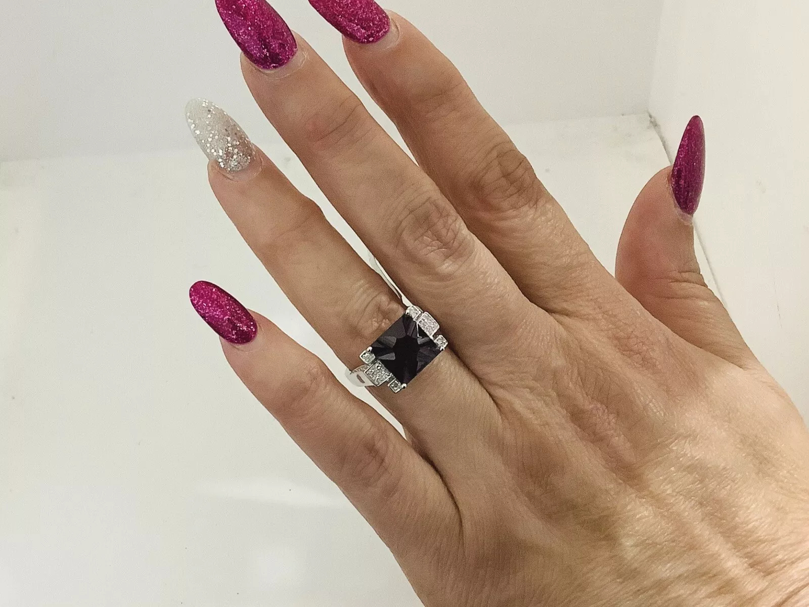 Garnet & Diamond gemstone cocktail ring - Image 3