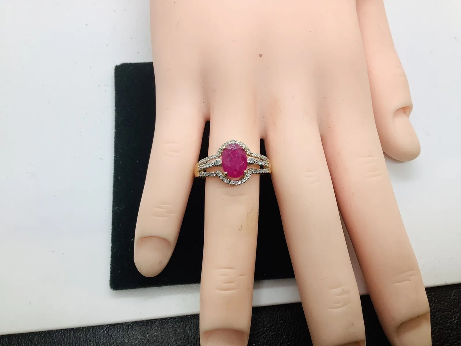 Ruby Diamonds Gemstone Solitaire Ring .1.5ctw - Image 3