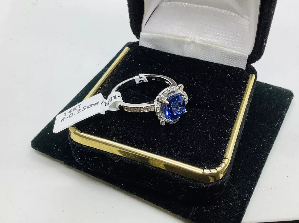 Majestic Tanzanite Gemstone Ring - Image 3