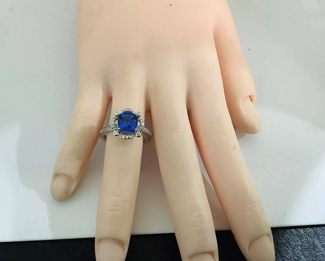 Majestic Tanzanite Gemstone Ring - Image 5