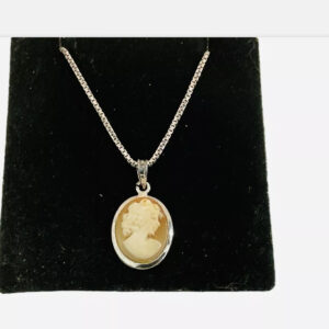 Vintage Italian Shell Cameo Pendant/Necklace 16”